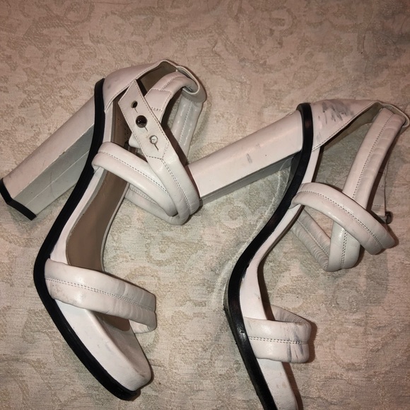 White heel sandals - Picture 3 of 3